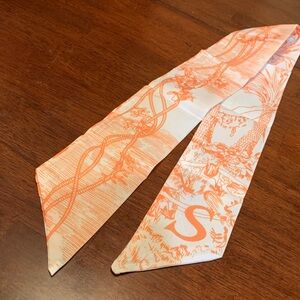 Beautiful women’s silk neck, purse , hairband scarf type. Must have!